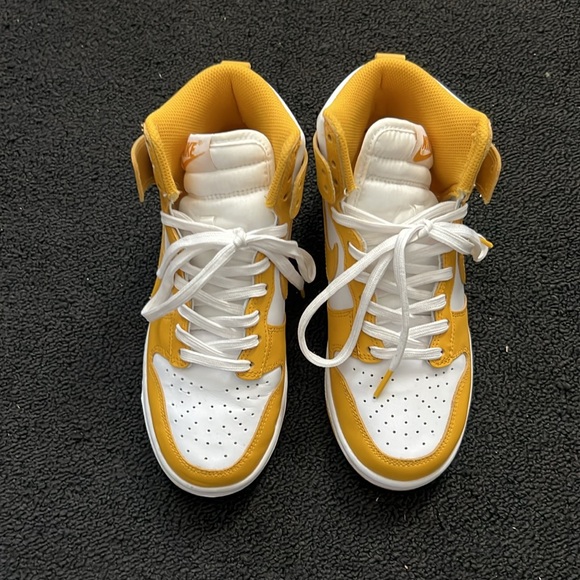 Nike high top dunks, women’s size 5.5 - Picture 2 of 7